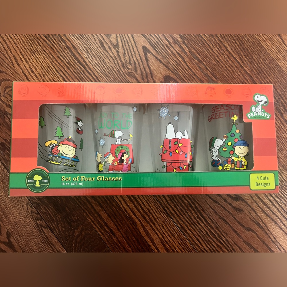 Peanuts Holiday Glass Set